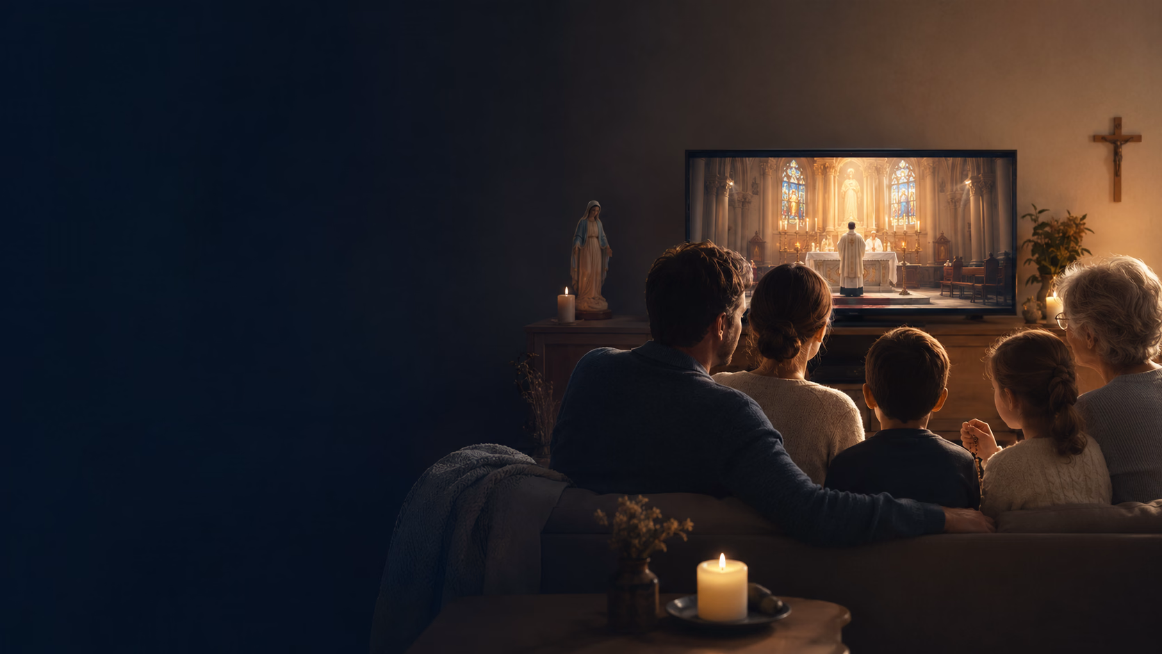 Une famille suivant la messe du Jour du Seigneur à la télévision